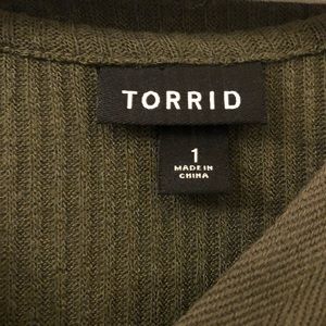 Long-sleeve Green Knit top with sleeve details